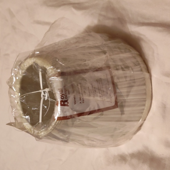 Lamp shade (small clip on bulb design) by Royal Designs - Picture 1 of 5